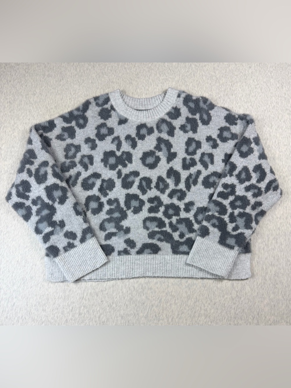 American Eagle Fuzzy Leopard Print Sweater Gray Black Size Small Oversized